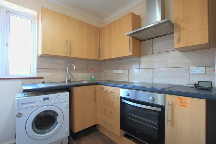 2 Bedroom Flat To Rent In Lela Avenue, Hounslow, TW4