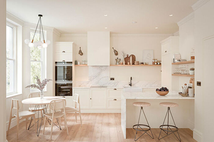 2 Bedroom Apartment For Sale In Maple Rise, Muswell Hill, N10