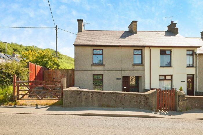 4 Bedroom End Of Terrace House For Sale In Ty Penfro, Garndolbenmaen, Gwynedd, LL51