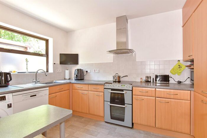 2 Bedroom Flat For Sale In Esplanade, Esplanade, Rochester, Kent, ME1