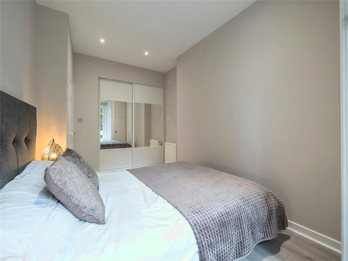 2 Bedroom Flat To Rent In Rossie Place, Edinburgh, Midlothian, EH7