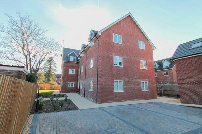 1 Bedroom Flat To Rent In Middle Road, Park Gate, SO31