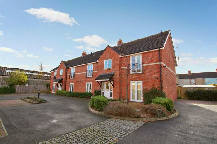 2 Bedroom Flat To Rent In Argyle Street, Gorse Hill, Swindon, SN2