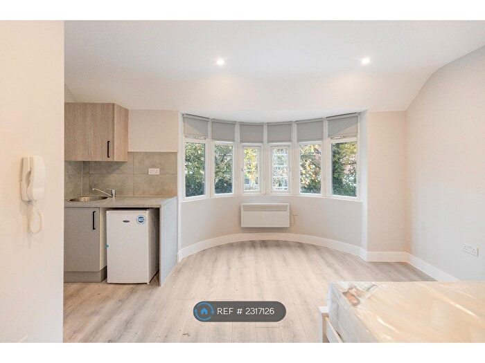 Studio To Rent In Carshalton Place, Carshalton, SM5