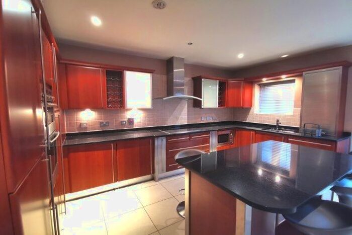 3 Bedroom Town House To Rent In Chorlton Green, Manchester, M21