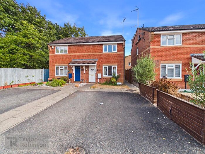 3 Bedroom Semi-Detached House For Sale In Salterns Road, Maidenbower, Crawley, RH10