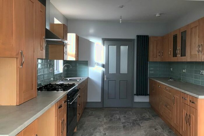 4 Bedroom Terraced House To Rent In Corporation Road, Cardiff, CF11