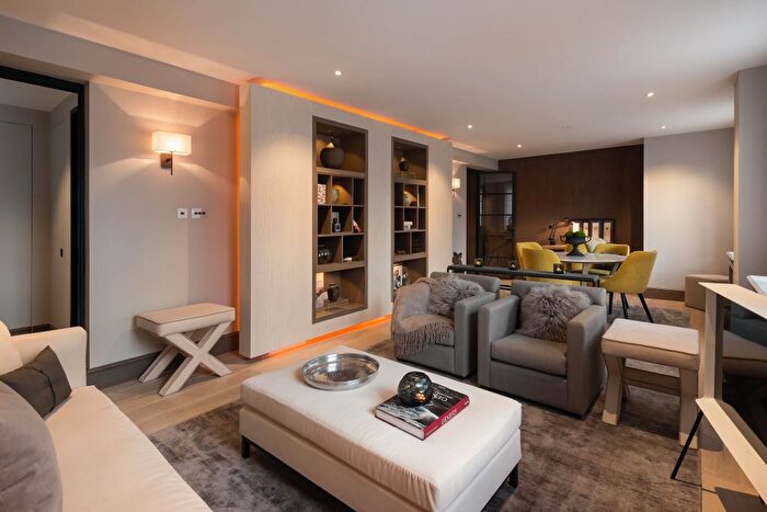 4 Bedroom Flat To Rent In Chelsea Manor Street, London, SW3