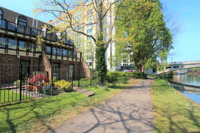 2 Bedroom Flat To Rent In Kingfisher Place, Reading, Berkshire, RG1