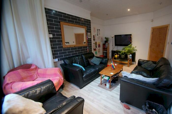 7 Bedroom Terraced House To Rent In Richmond Avenue, Hyde Park, Leeds, LS6