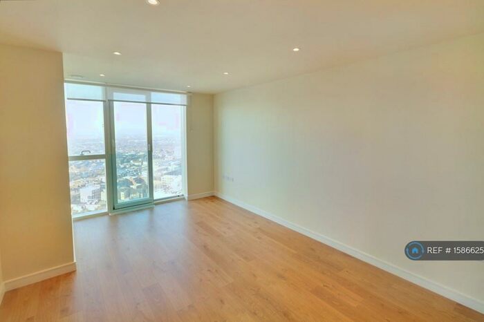 2 Bedroom Flat To Rent In Pinnacle Apartments, Croydon, CR0