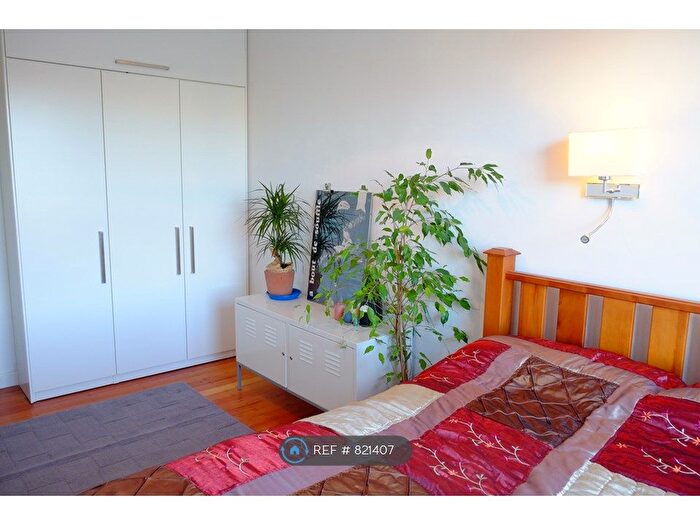 3 Bedroom Flat To Rent In Lant House, London, SE1