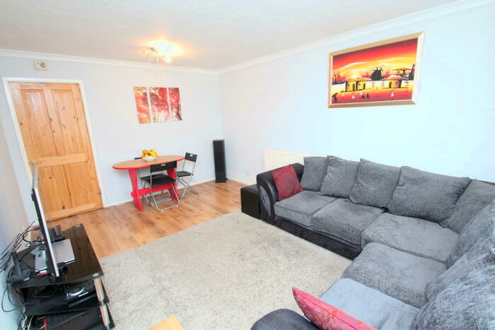 2 Bedroom Apartment To Rent In Lower Addiscombe Road, Croydon, CR0