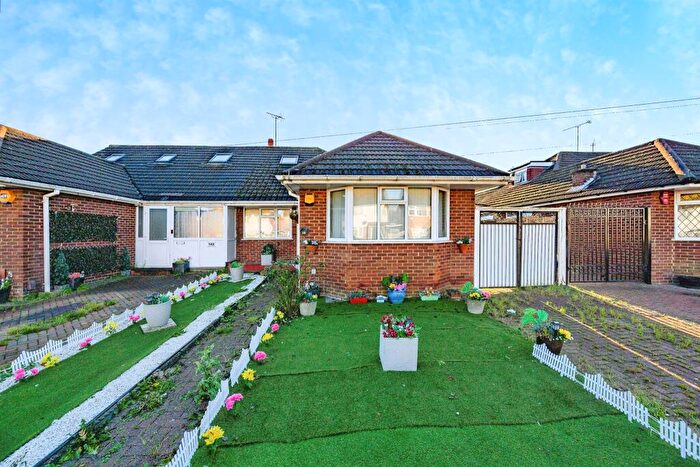 4 Bedroom Semi-Detached Bungalow For Sale In Austin Road, Luton, LU3