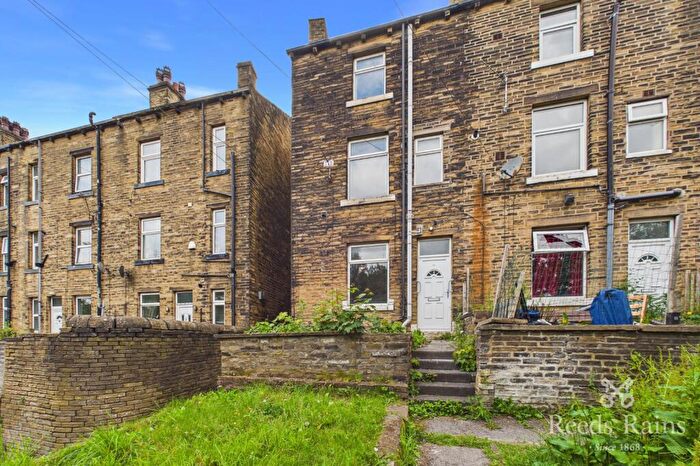 2 Bedroom End Of Terrace House For Sale In Ovenden Road Terrace, Halifax, West Yorkshire, HX3