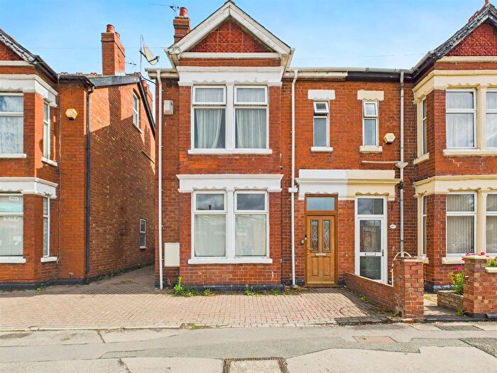 4 Bedroom Semi-Detached House For Sale In Stroud Road, Gloucester, GL1