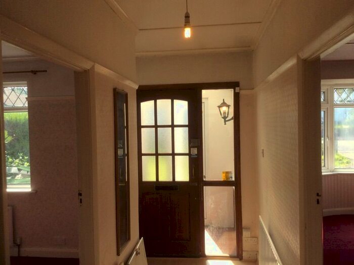 2 Bedroom Terraced Bungalow To Rent In Hallowell Avenue, Croydon, Sutton, CR0