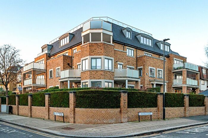 2 Bedroom Flat For Sale In Waverley Road, Enfield, EN2