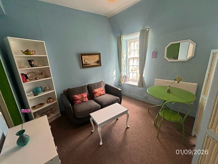 1 Bedroom Flat To Rent In Upperkirkgate, Third Floor Left, Aberdeen, AB10
