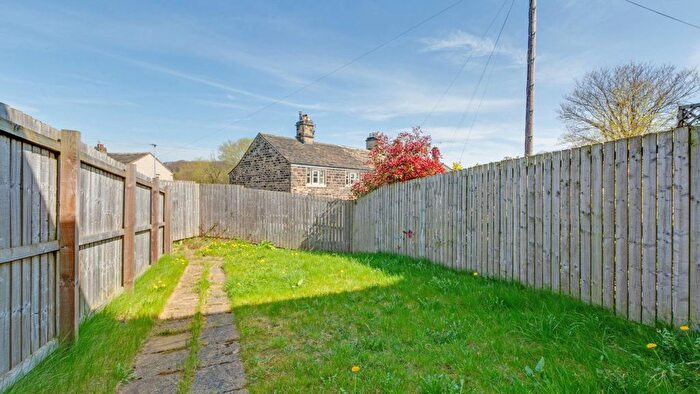 2 Bedroom Terraced House For Sale In Bradford Fp, Bradford, BD10