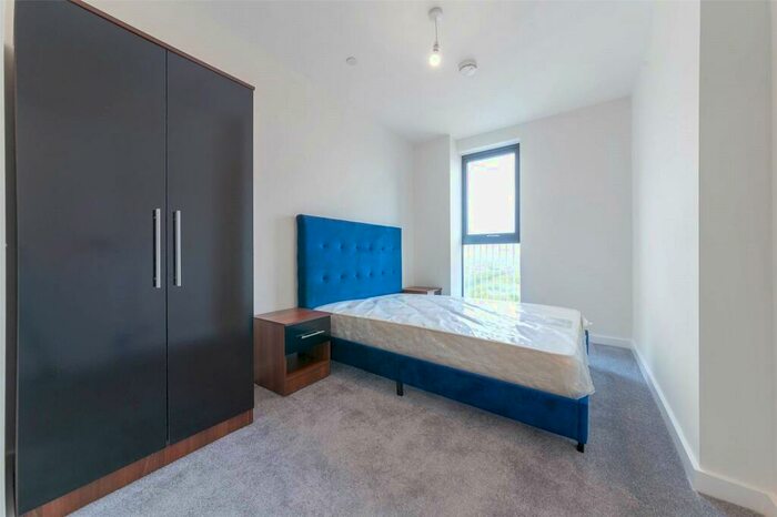 2 Bedroom Apartment To Rent In Lakeside Drive, London, NW10