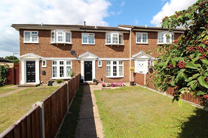 3 Bedroom Terraced House For Sale In High Road, Byfleet, KT14