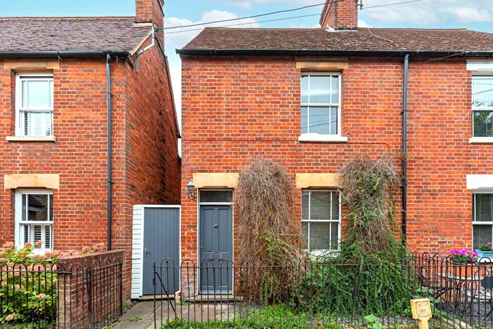 3 Bedroom Semi-Detached House For Sale In Kiln Lane, Wheatley, OX33