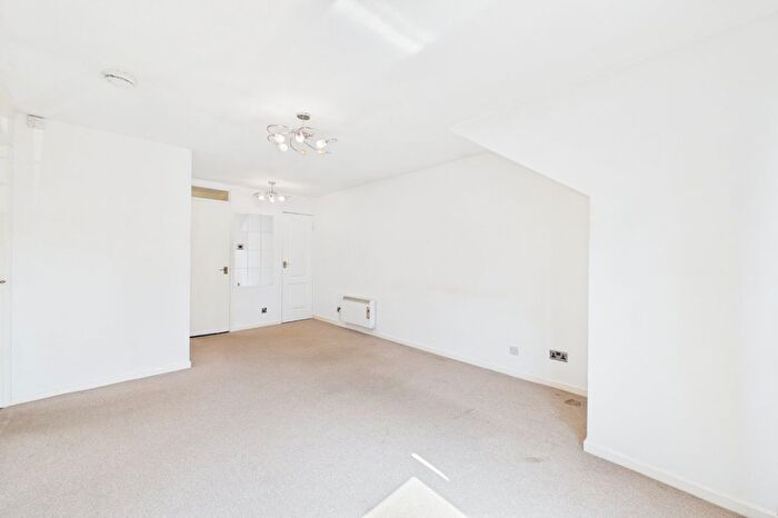 1 Bedroom Flat To Rent In Queen Victoria House, Peach Street, Wokingham, Berkshire, RG40