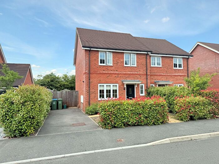 3 Bedroom Semi Detached House For Sale In Hammond Street, Aston Clinton, Aylesbury, HP22