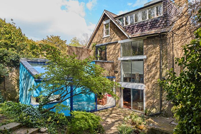 3 Bedroom Detached House For Sale In St James's Villa, Swains Lane, London, N6