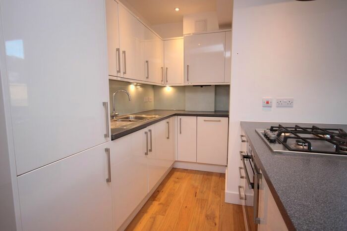 1 Bedroom Flat To Rent In Cornerhall, Hemel Hempstead, Hertfordshire, HP3