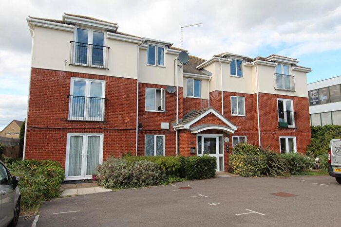 2 Bedroom Flat To Rent In Newlands Road, Christchurch, BH23