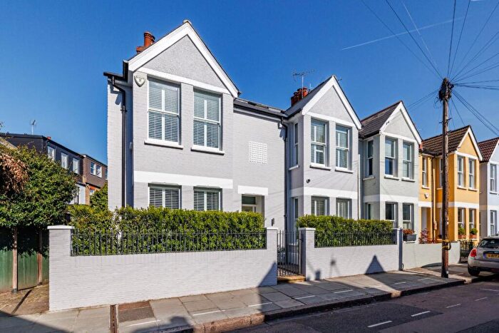 5 Bedroom Semi-Detached House For Sale In Fitzgerald Avenue, SW14