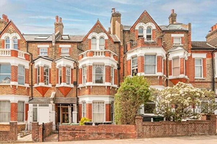 2 Bedroom Apartment To Rent In Agamemnon Road, West Hampstead, NW6