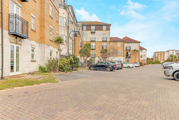 2 Bedroom Flat For Sale In Audley Court, Forge Way, Southend-on-Sea, SS1