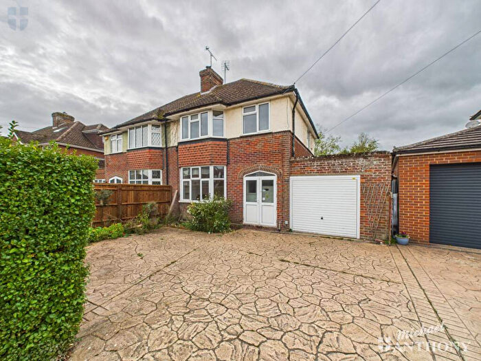 3 Bedroom Semi Detached House For Sale In Limes Avenue, Aylesbury, Buckinghamshire, HP21