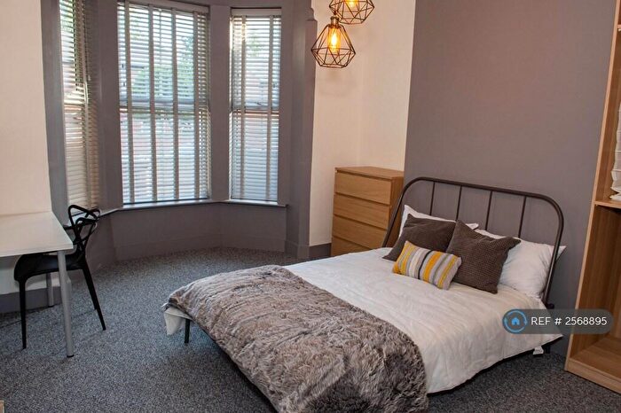 4 Bedroom Semi-Detached House To Rent In Berridge Road, Nottingham, NG7