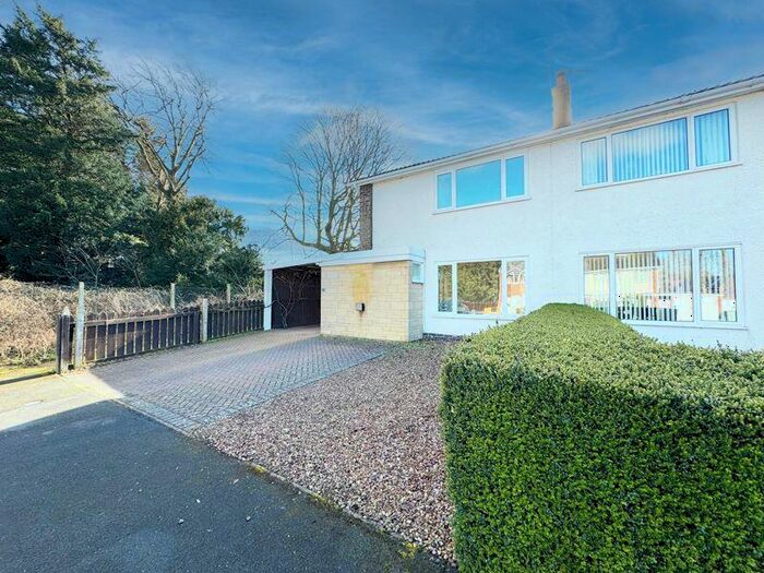 3 Bedroom Semi-Detached House For Sale In Parklands Drive, Harlaxton, NG32