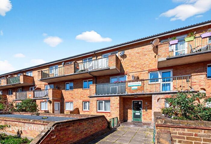 1 Bedroom Flat For Sale In Winchester Close, London, SE17