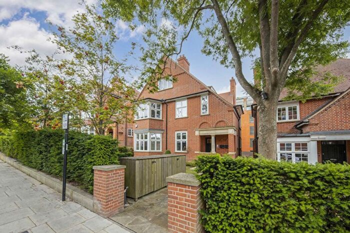 3 Bedroom Flat To Rent In Kidderpore Avenue, London, NW3