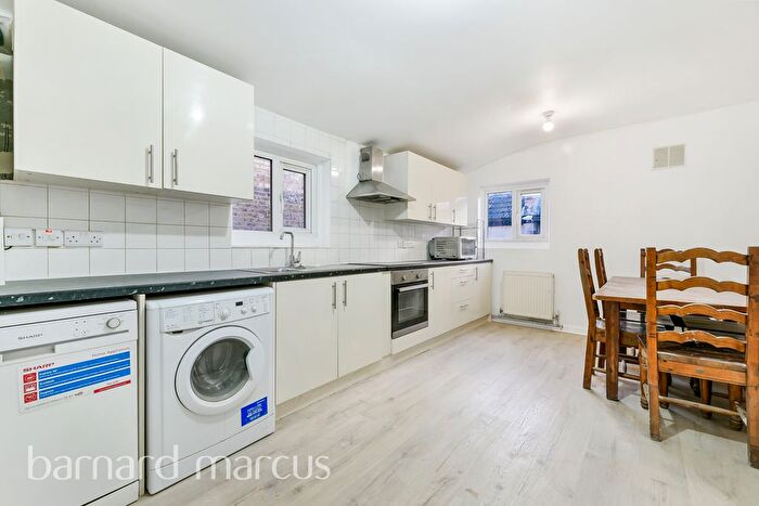 4 Bedroom Flat To Rent In Upper Tooting Road, London, SW17
