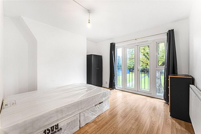 3 Bedroom Flat To Rent In Queensbridge Road, Haggerston, London, E2
