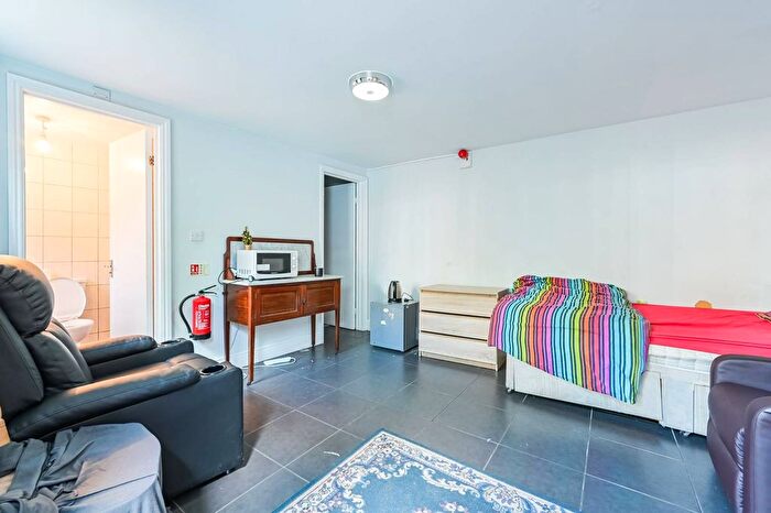 8 Bedroom Semi Detached House To Rent In Earlham Grove, Wood Green, London, N22