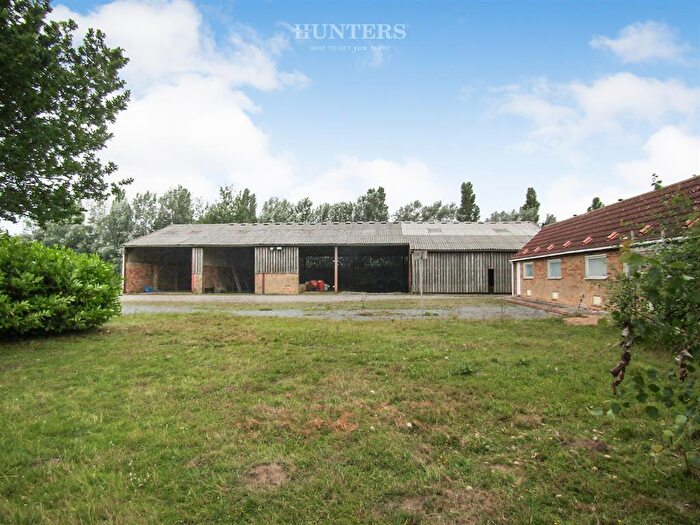 3 Bedroom Bungalow For Sale In Butterwick Road, Messingham, Scunthorpe, DN17