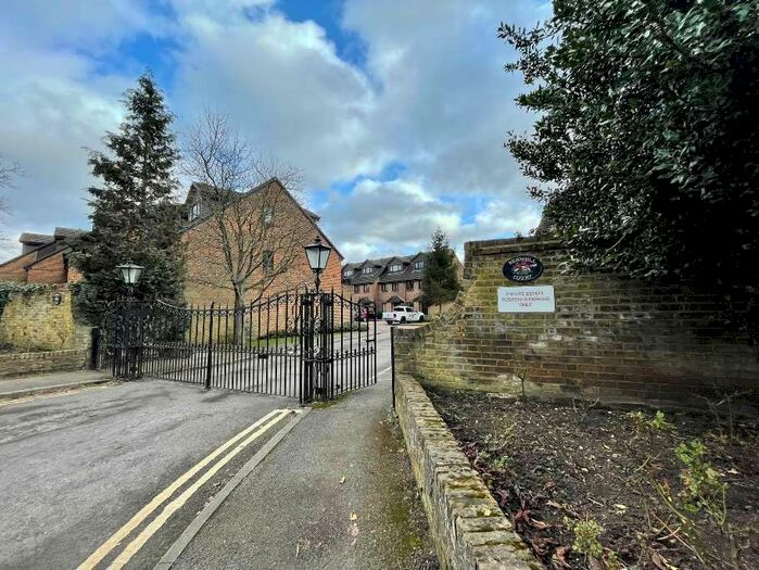 1 Bedroom Flat To Rent In Benwell Court, Sunbury On Thames, TW16