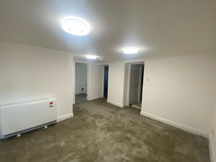 2 Bedroom Flat To Rent In Queens Road, Shirley, Southampton, Hampshire, SO15