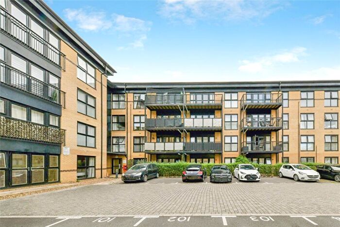 2 Bedroom Flat For Sale In Giles Crescent, Stevenage, Hertfordshire, SG1