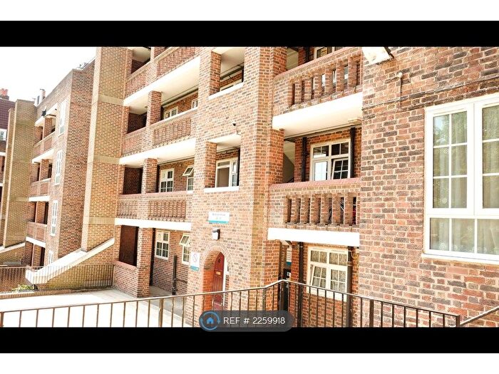2 Bedroom Flat To Rent In East Dulwich State, London, SE22