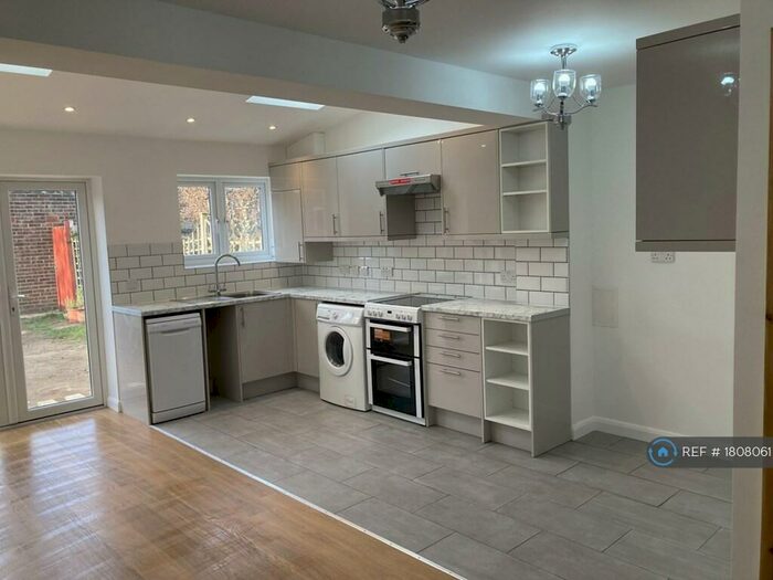 3 Bedroom Terraced House To Rent In Pennyfield, Cobham, KT11