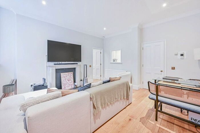 1 Bedroom Flat To Rent In Palace Gate, South Kensington, London, W8